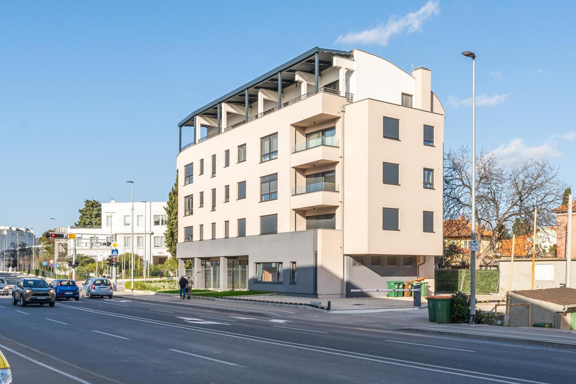 Ferienwohnung Tres Fenestras Zadar - Private Parking Exterior foto